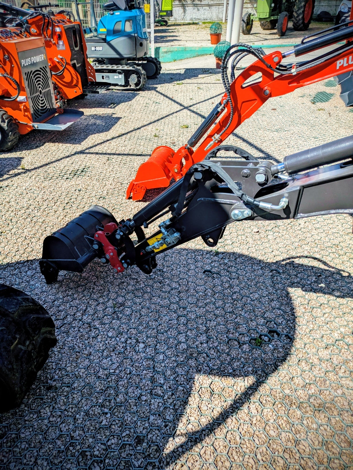 Mini Escavadora XN12-8 com 3 balde e engate rapido