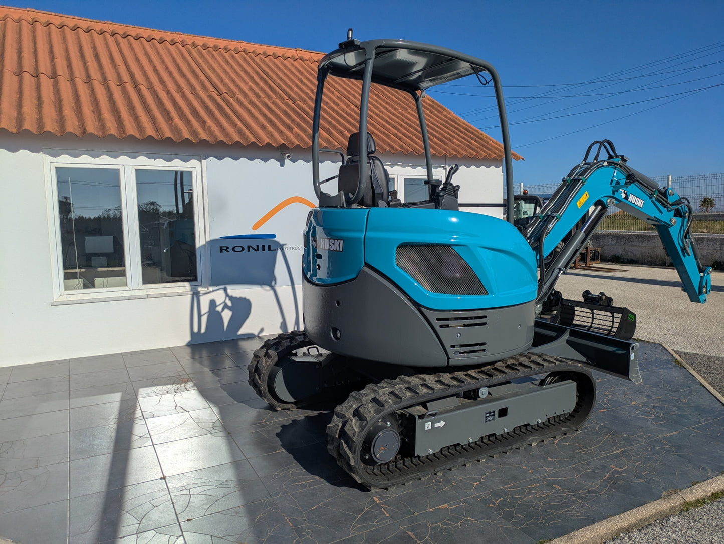 Mini Escavadora MESSERSI M28-U com 3 balde e engate rapido