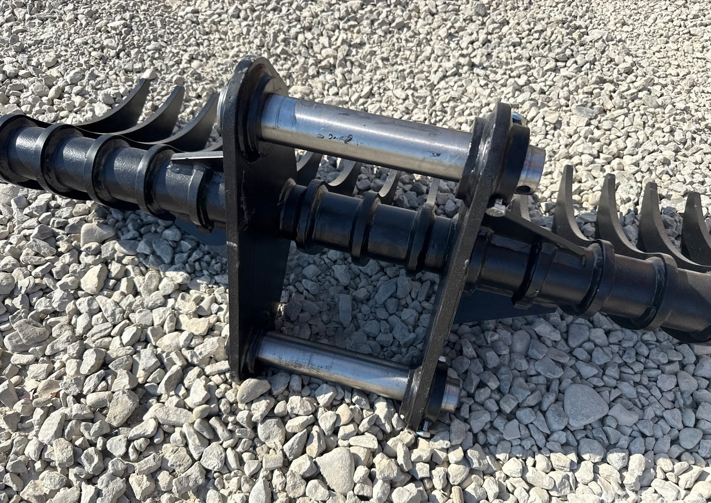 Ancinho para Escavadora Haener HBR1000-P45A 1000 mm | 2–6 Ton | Novo 2026