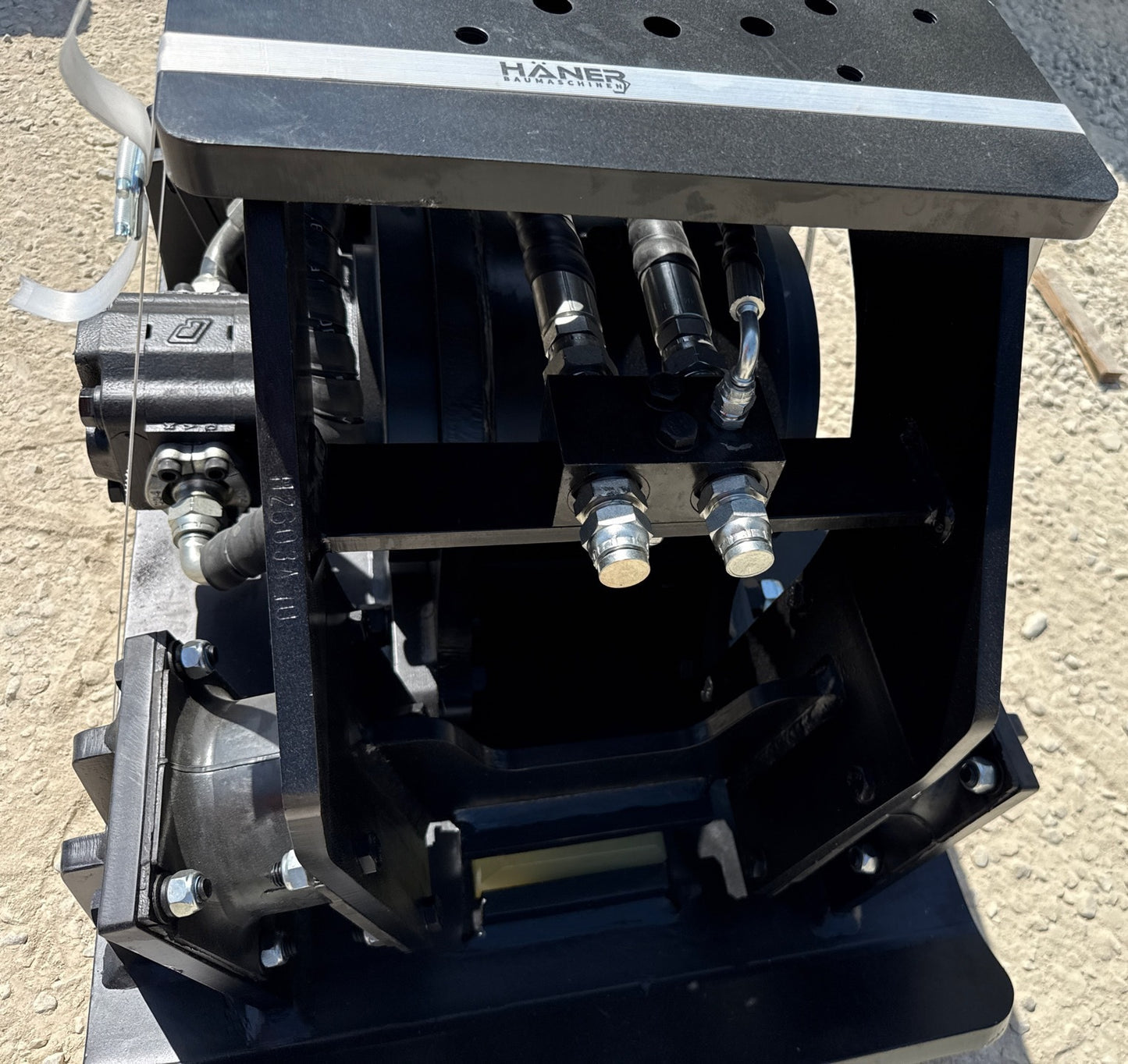 Compactador Hidráulico Haener HPC 600A para Escavadoras 10–15 t | 545 kg | Novo