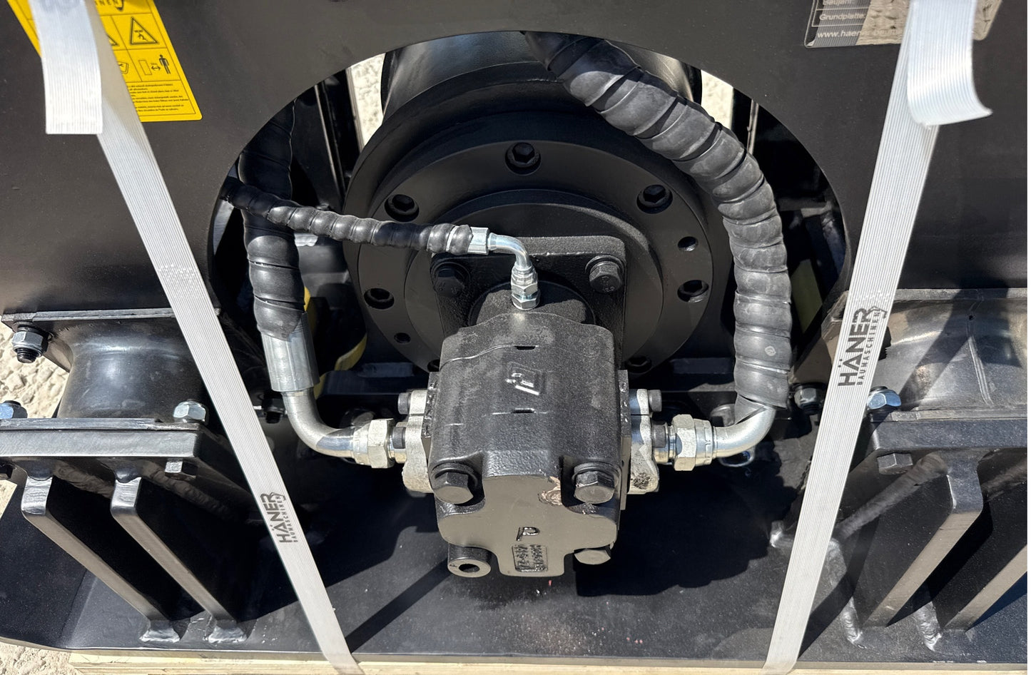 Compactador Hidráulico Haener HPC 600A para Escavadoras 10–15 t | 545 kg | Novo