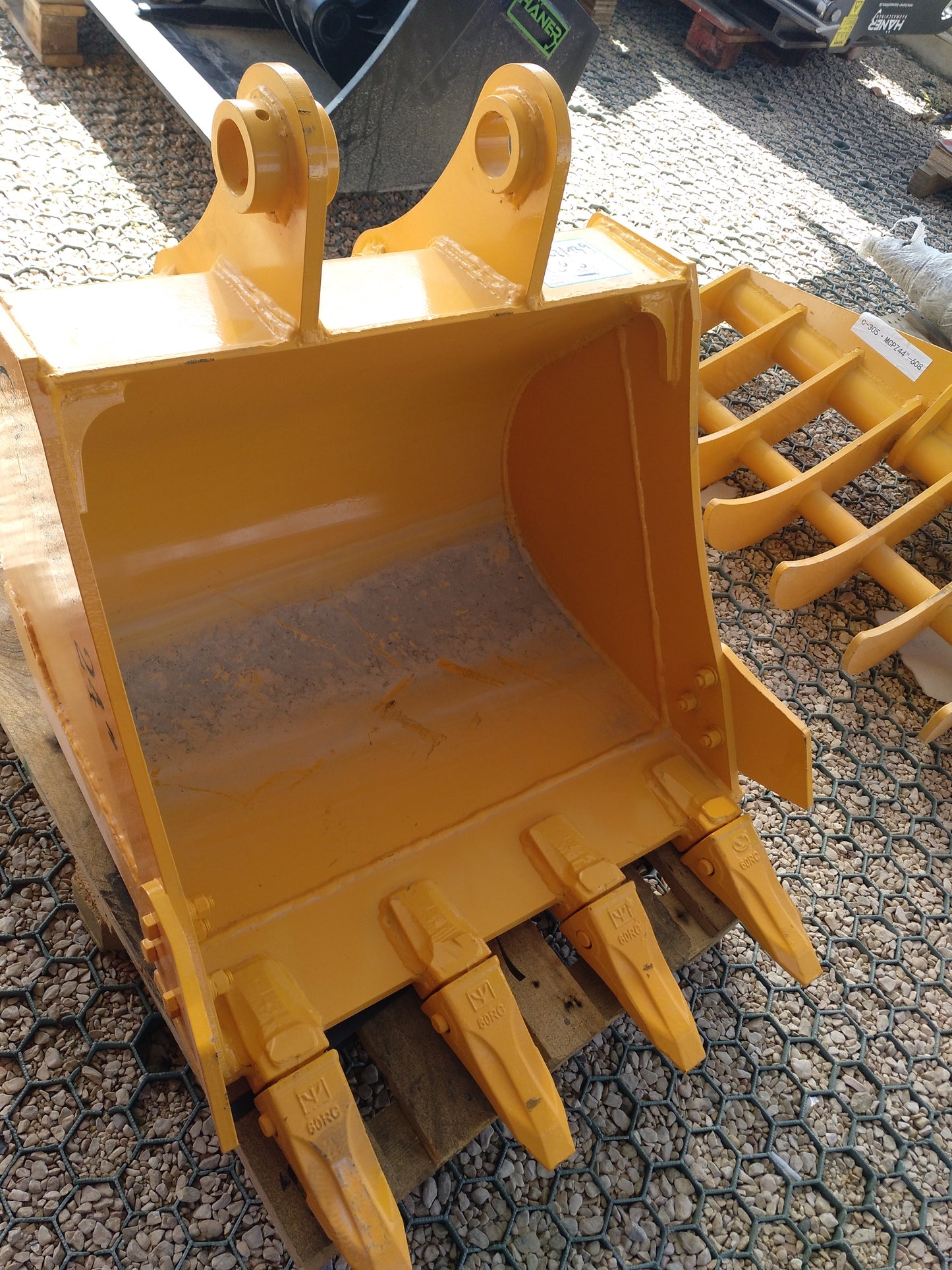 Balde para Escavadora GIYI 670 mm | 3–5 Ton | Novo 2026