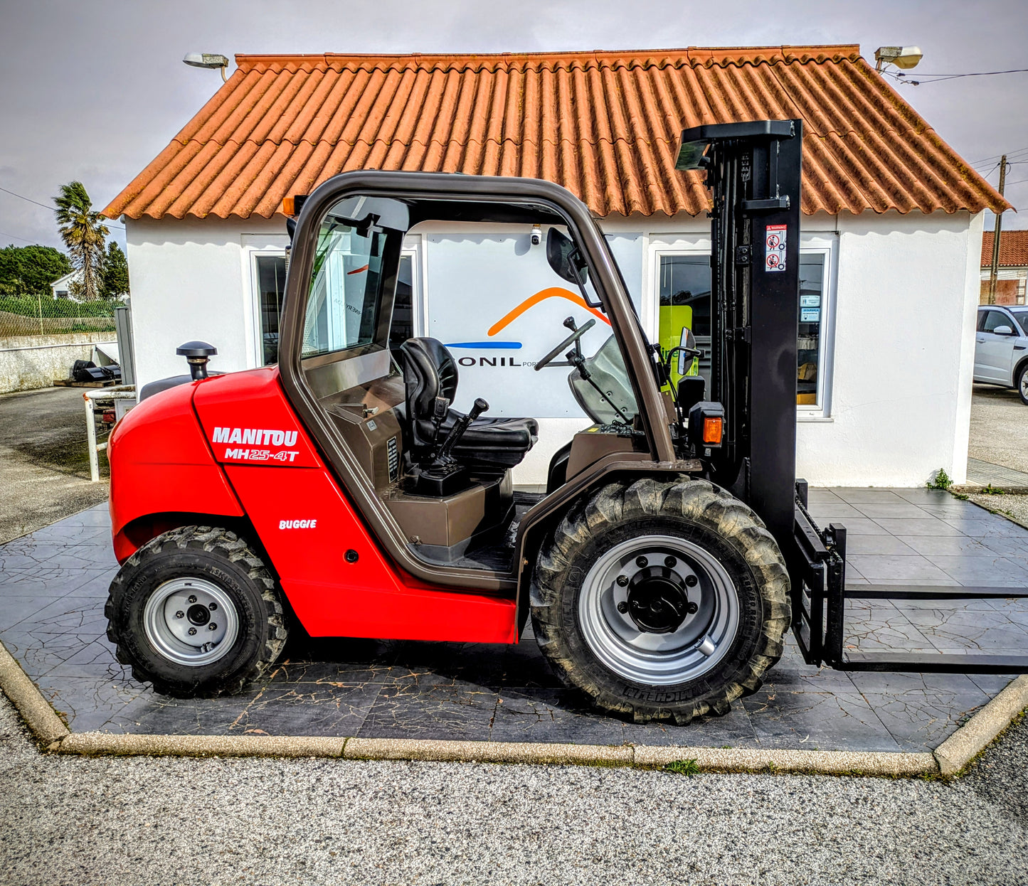 Empilhador MANITOU MH25 todo terreno triplex