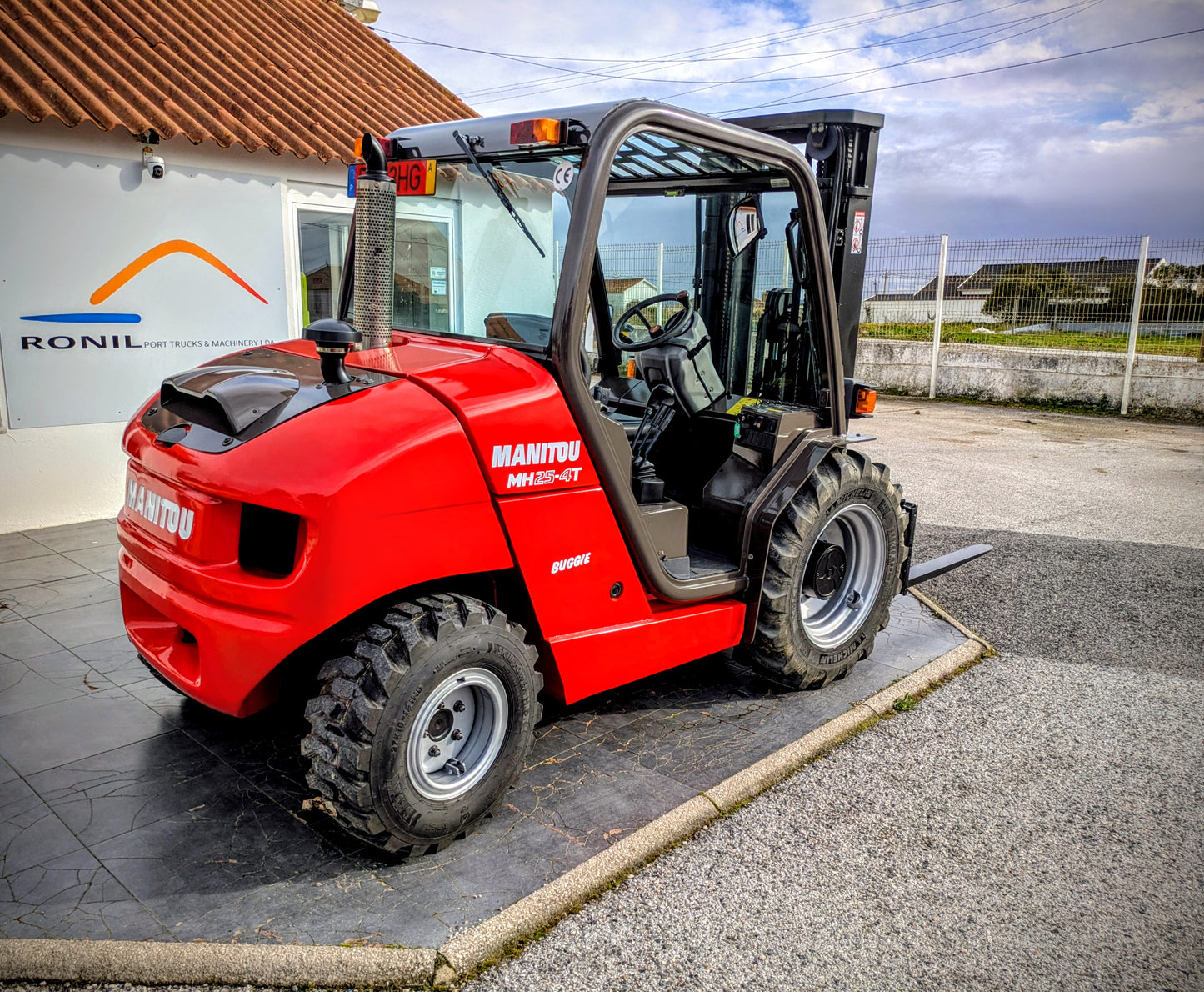 Empilhador MANITOU MH25 todo terreno triplex