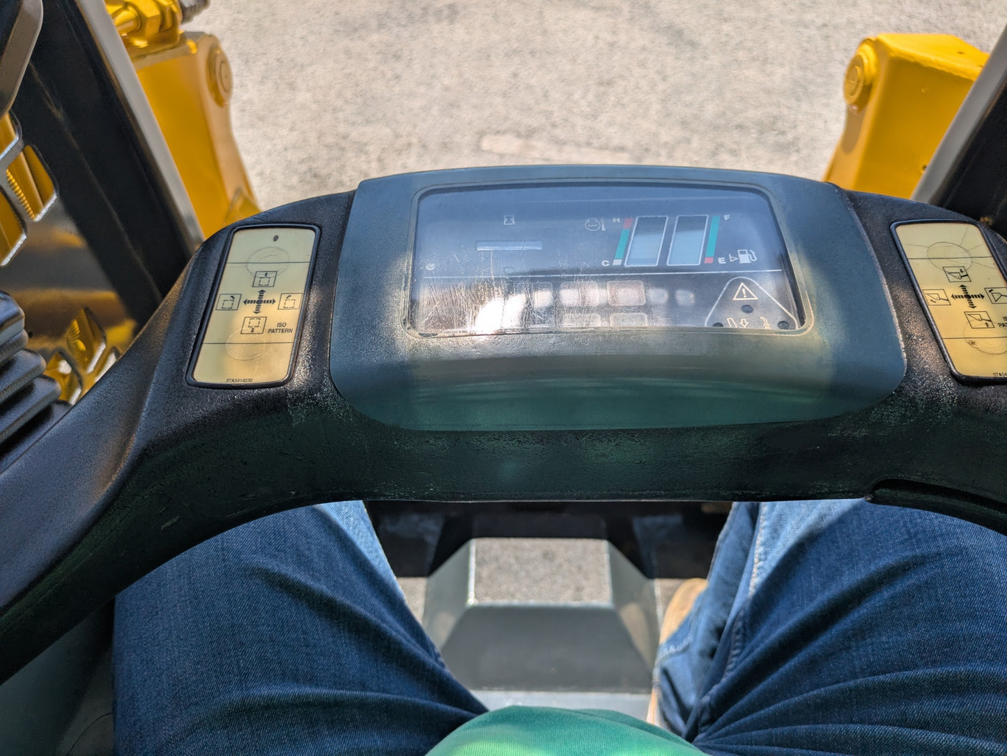Komatsu SK815 HIGH-FLOW (Super Flow) com 3.165 Horas Ano 2002
