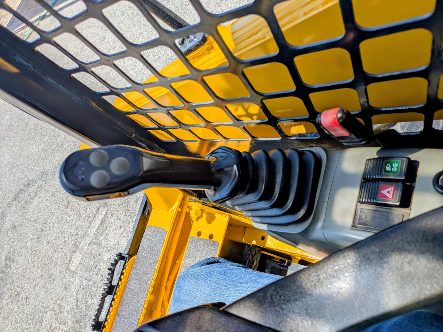 Komatsu SK815 HIGH-FLOW (Super Flow) com 3.165 Horas Ano 2002