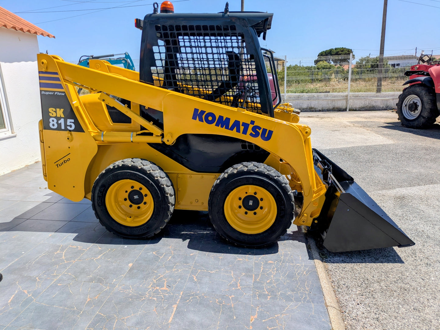 Komatsu SK815 HIGH-FLOW (Super Flow) com 3.165 Horas Ano 2002