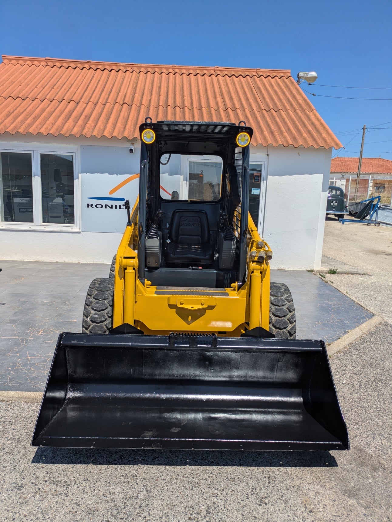 Komatsu SK815 HIGH-FLOW (Super Flow) com 3.165 Horas Ano 2002
