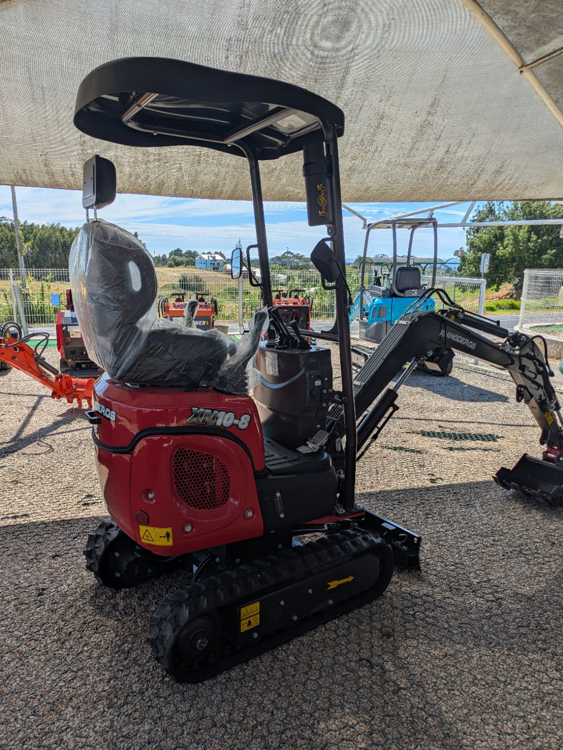 Mini Escavadora XN10-8 com 3 balde e engate rapido