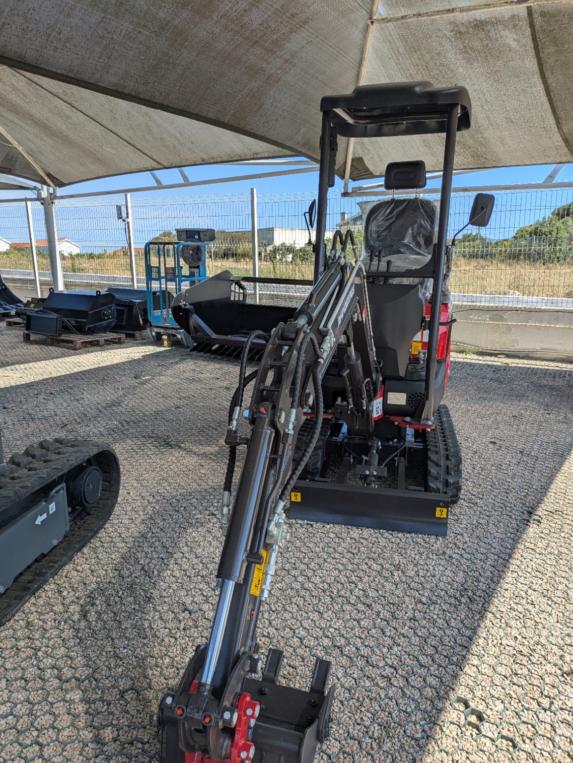 Mini Escavadora XN10-8 com 3 balde e engate rapido