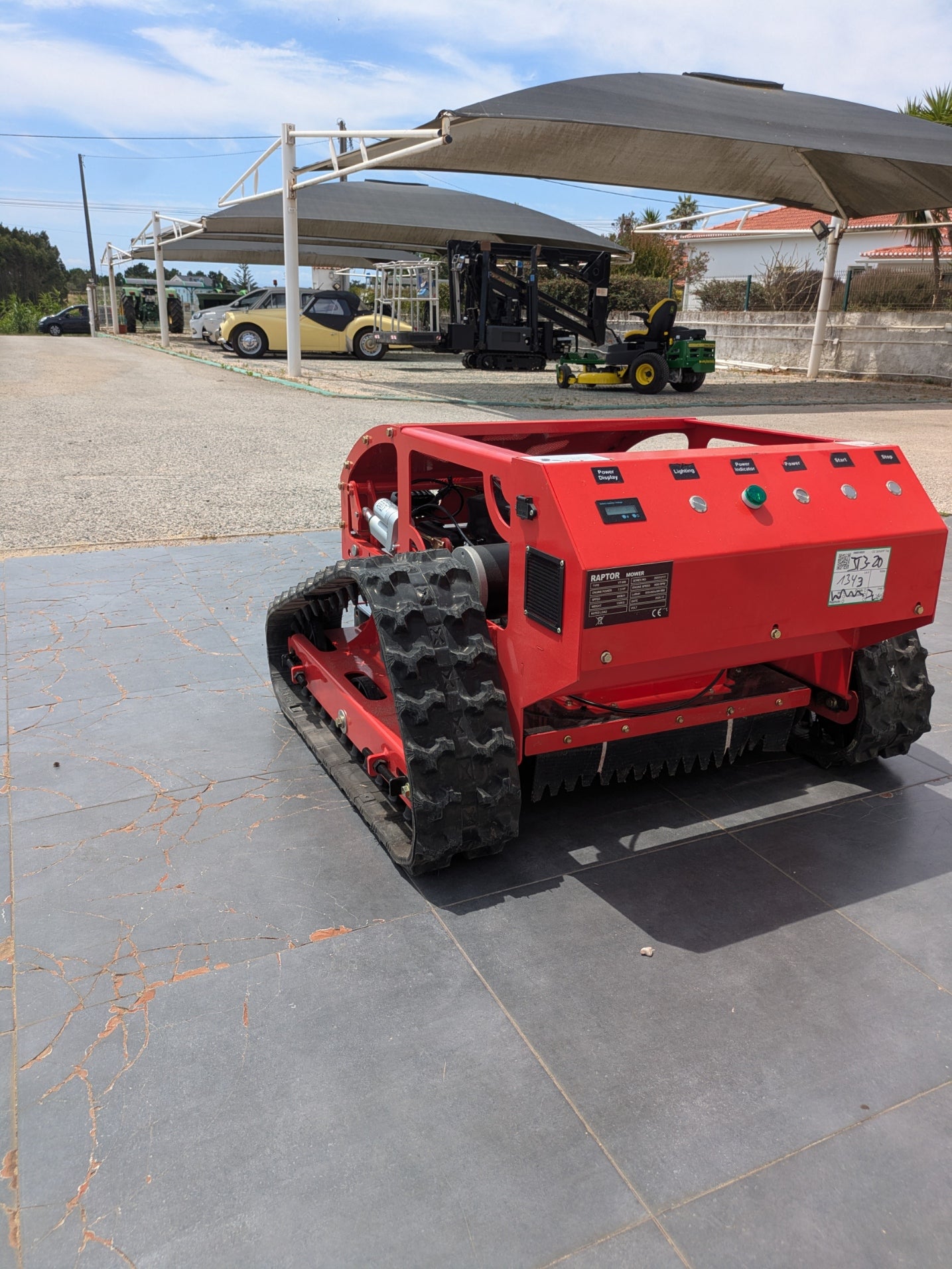 Desmatadores / Roçadoras Telecomandado Raptor VT900 de Lagartas – Novo