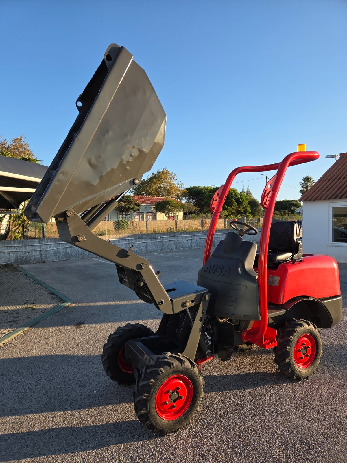 AUSA D100 AHA basculamento hidráulico
