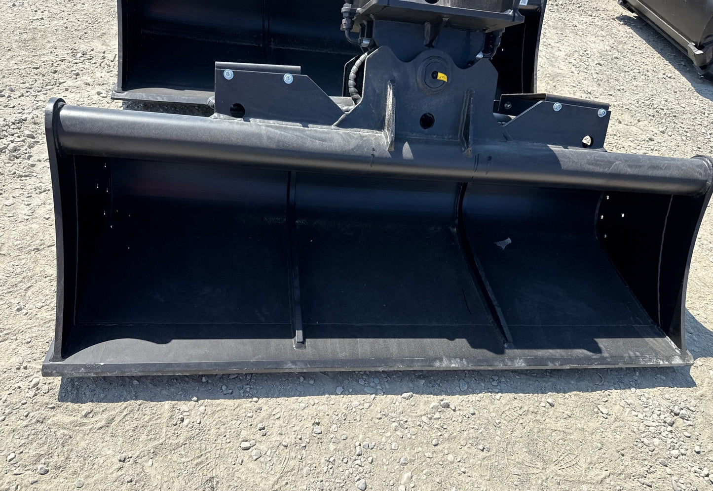 Balde de Limpeza Basculante Haener HHG5180-MS08A 1800 mm | MS10 | 10–15 Ton | Novo 2026